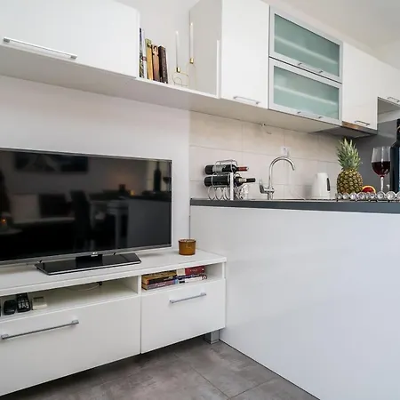 Ratac Lobrovic With Private And Beautiful Sunset Apartamento