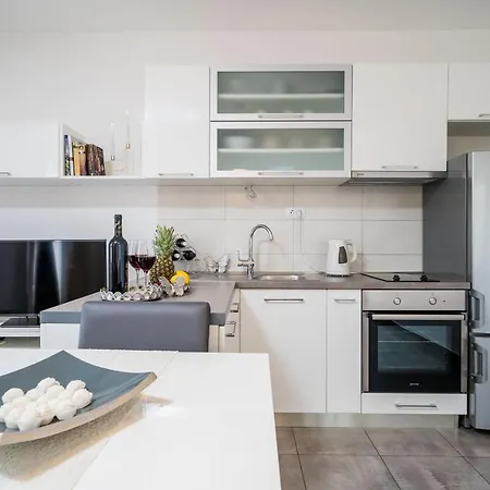 Ratac Lobrovic With Private And Beautiful Sunset Слано