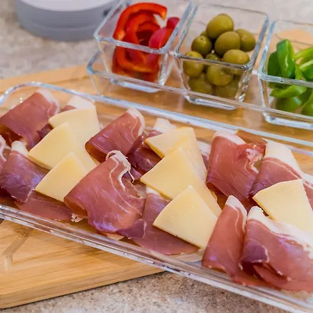 Ratac Lobrovic With Private And Beautiful Sunset Апартаменты *